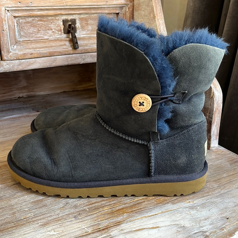 🤍 UGG Australia Bailey Button Boot navy blue shearling size 6